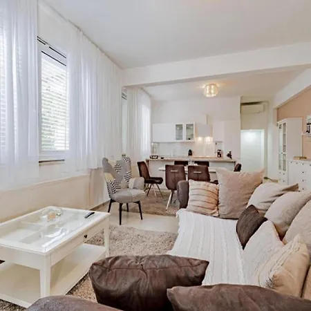 Villa One Step To With Indoor Pool Kuciste
