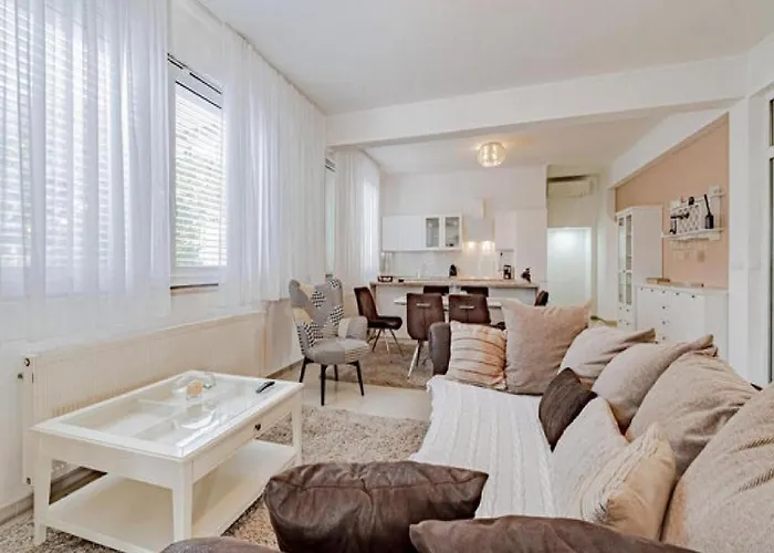 Villa One Step To With Indoor Pool Kuciste