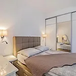 Vila One Step To With Indoor Pool *
