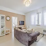 Vila One Step To With Indoor Pool