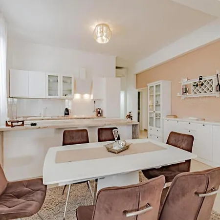 One Step To With Indoor Pool וילה