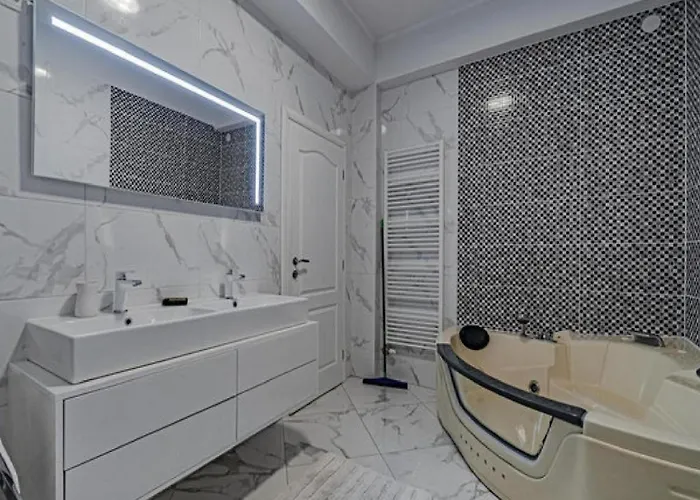 One Step To With Indoor Pool * Kućište