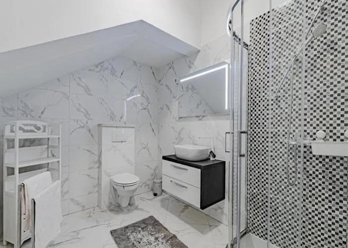 One Step To With Indoor Pool * 쿠치슈테